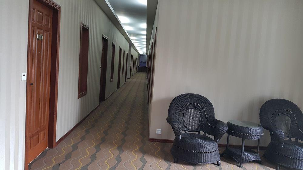 Sky Man Hotel Gyogon Екстериор снимка