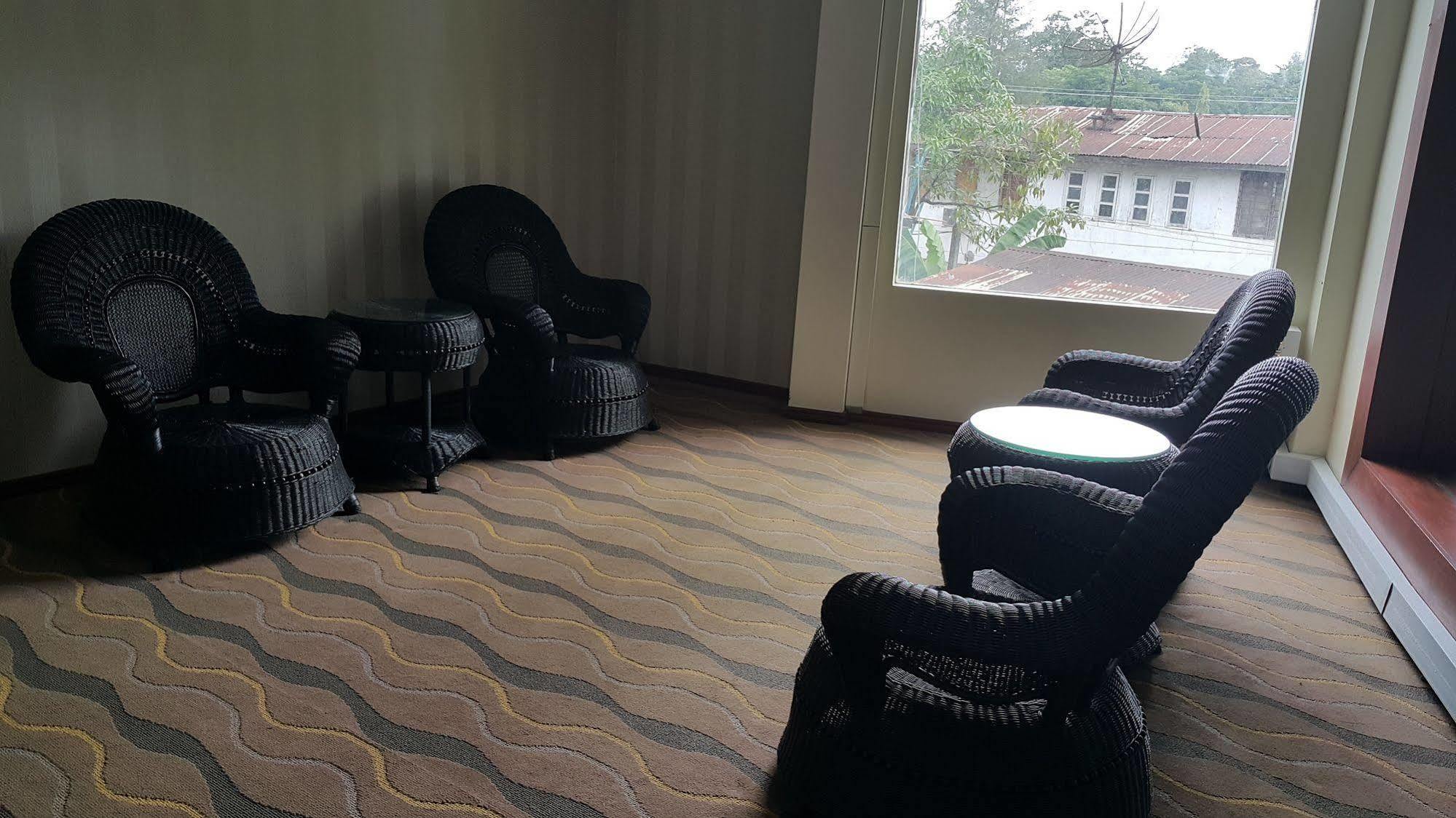 Sky Man Hotel Gyogon Екстериор снимка